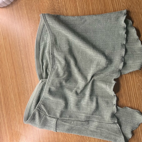 Princess Polly Mani Top Green Size 2 - Picture 4 of 4